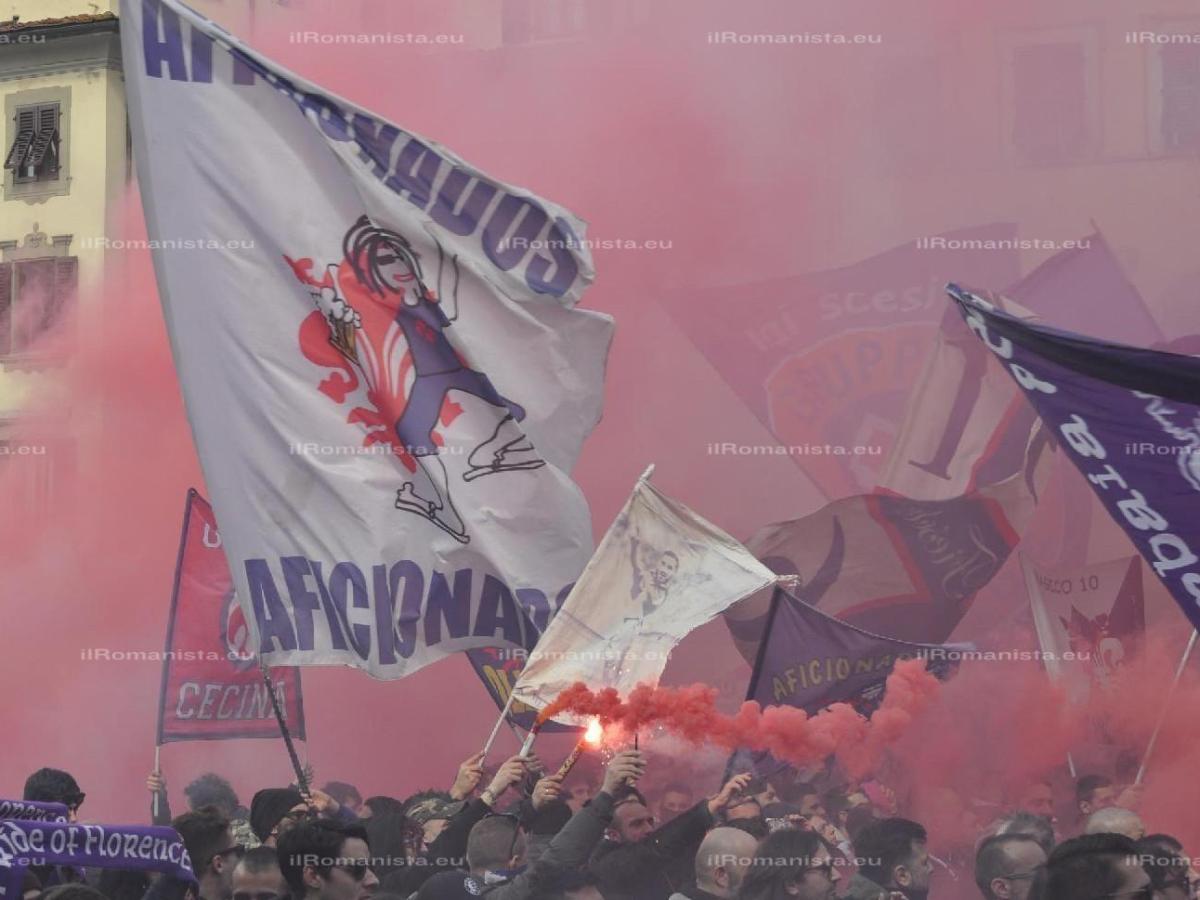 Santa Croce si tinge di viola: l’ultimo saluto a Davide&nbsp;Astori